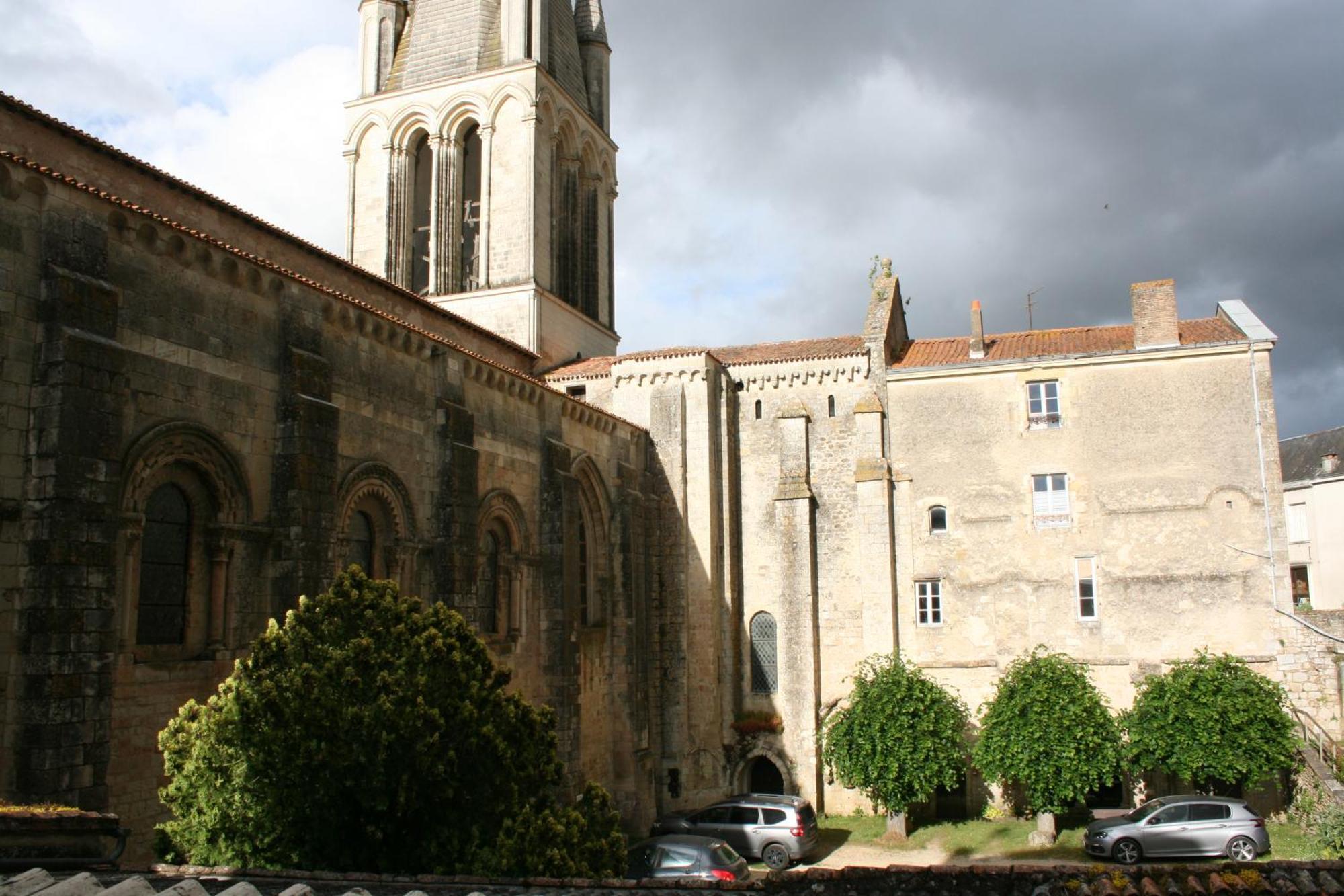 Ferienwohnung Les Nuits D'Aldearde Airvault Exterior foto