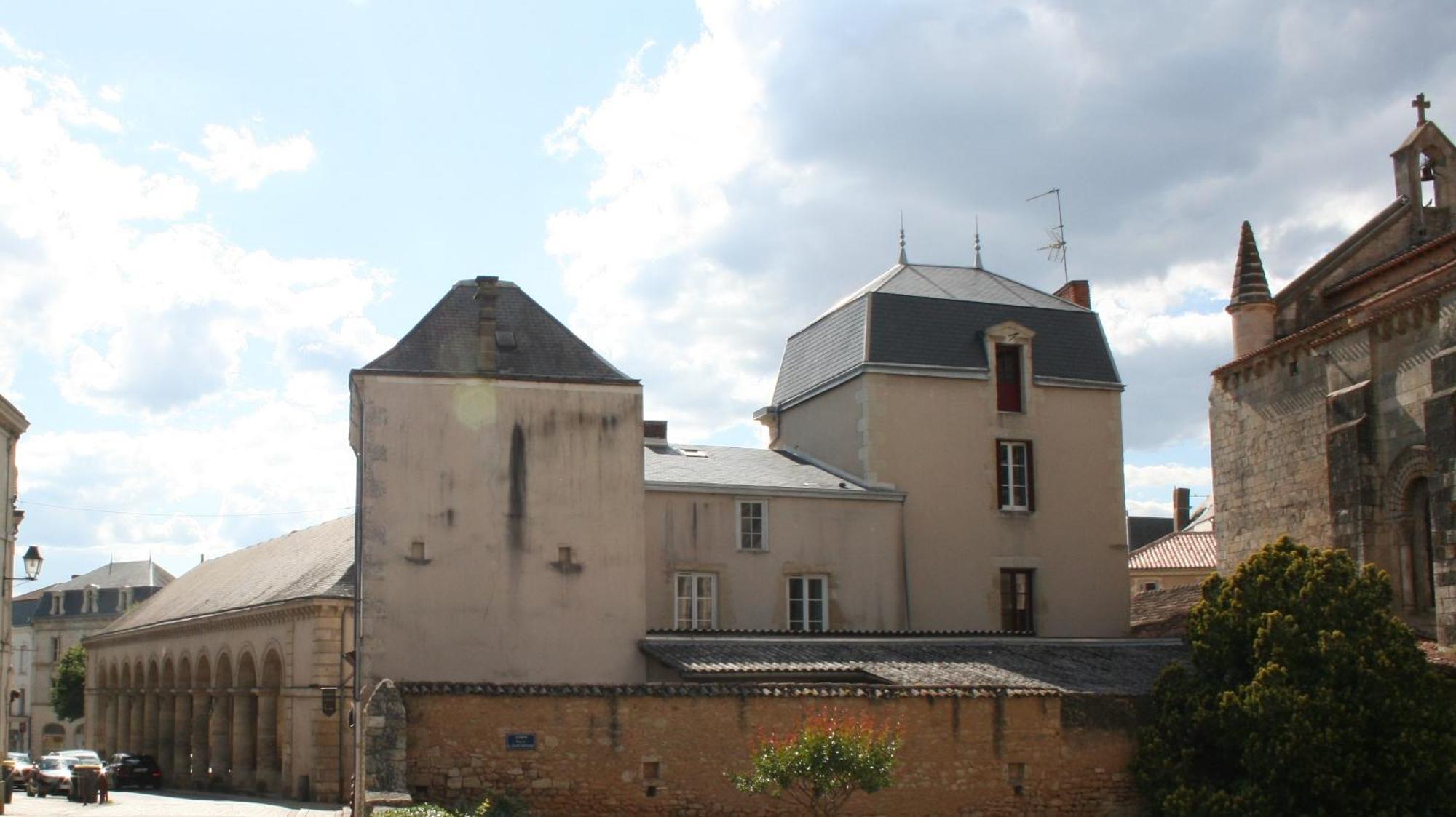 Ferienwohnung Les Nuits D'Aldearde Airvault Exterior foto